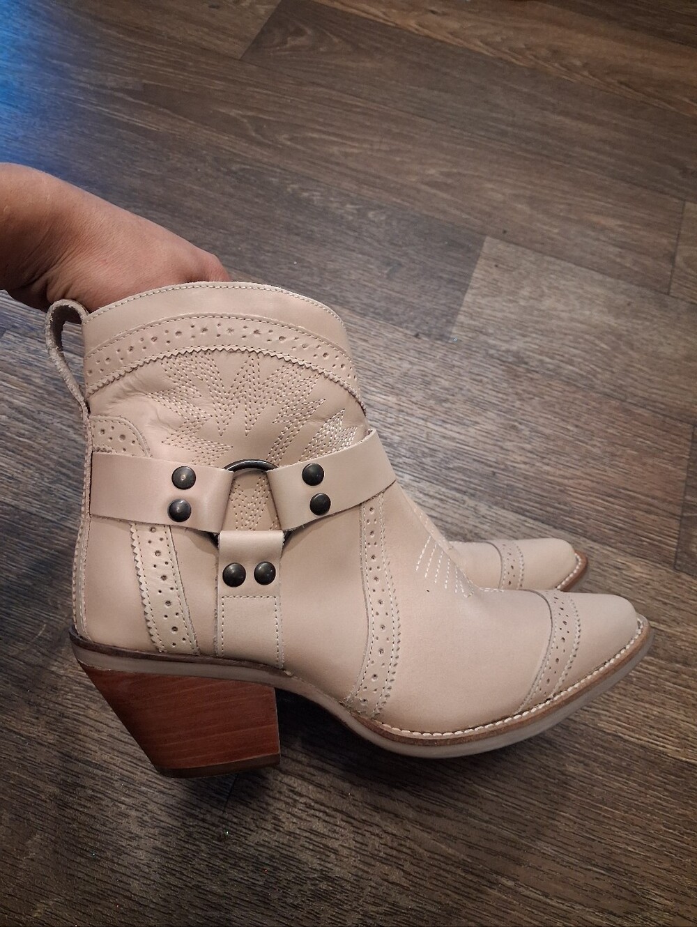 Dingo Natural Gummy Bear Boots Womens 7.5 M Beige Leather Western Ankle Bootie